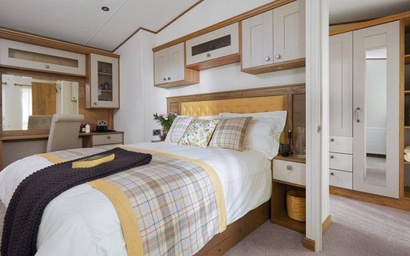 Comfortable bedrooms by Alexander Gibson Estate Agents